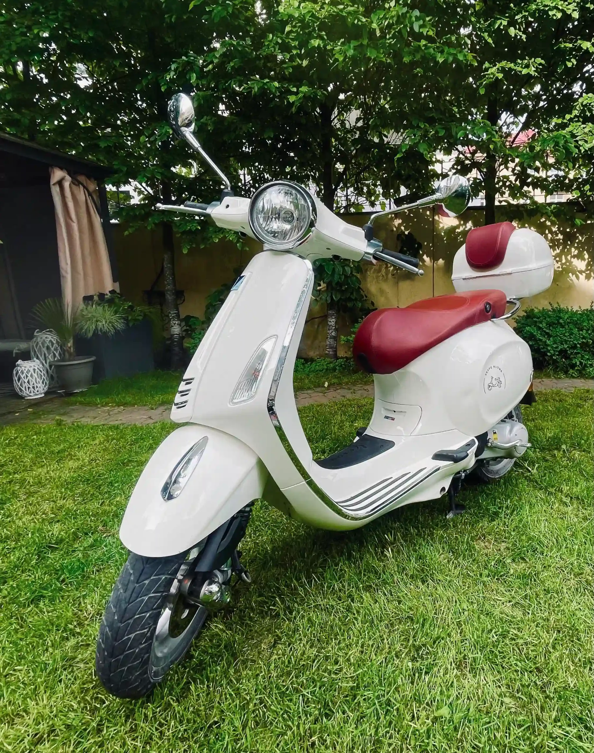 Vespa Primavera Balta